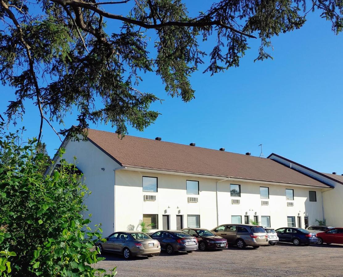 Hotel Le Must Saint-Marc-des-Carrieres Bagian luar foto