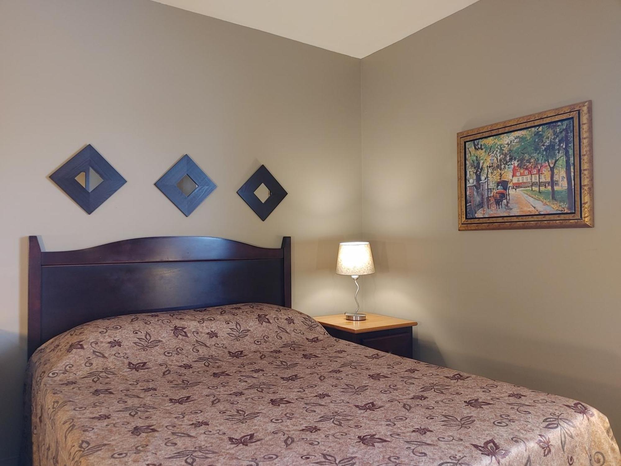 Hotel Le Must Saint-Marc-des-Carrieres Ruang foto